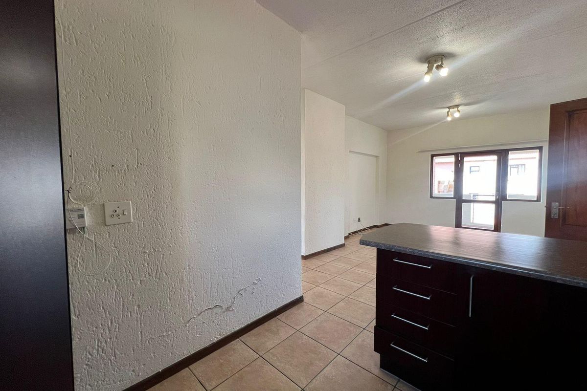 Spacious 2-Bedroom Apartment in Westwood Way - Photo 5