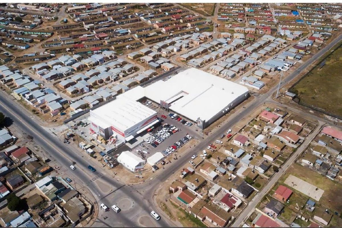 High-Exposure Retail Investment For Sale - Photo 2