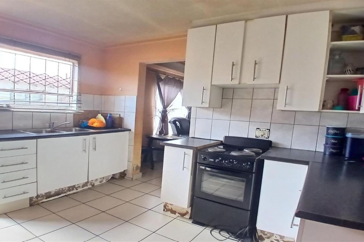 4-Bedroom Standalone Home for Sale in Roundebult - R640,000 - Photo 2