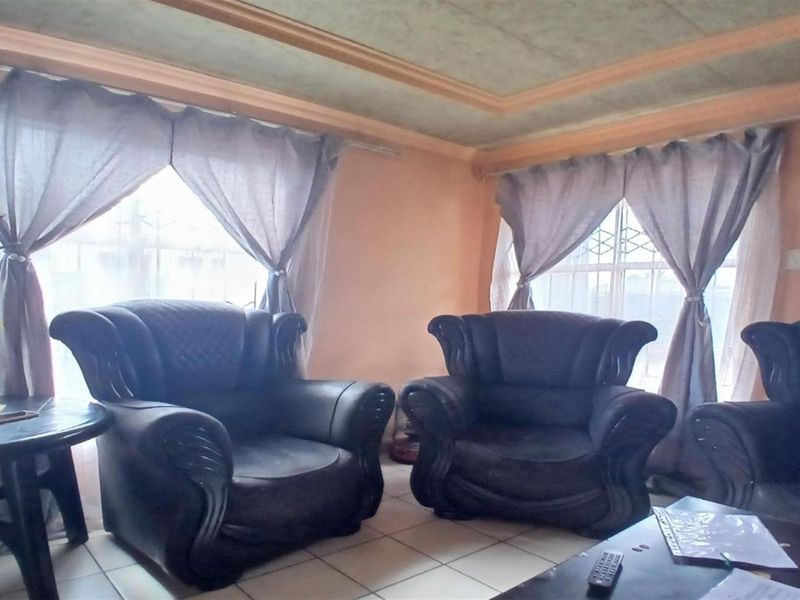 4-Bedroom Standalone Home for Sale in Roundebult - R640,000 - Photo 3