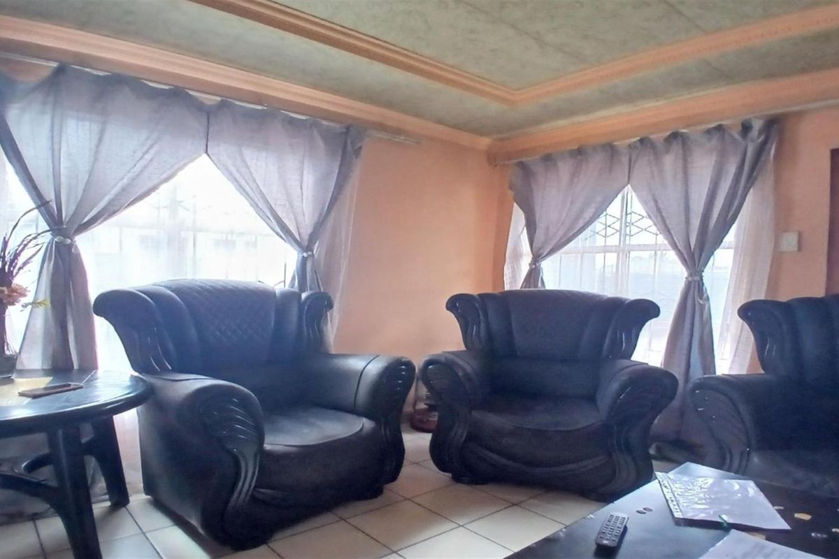 4-Bedroom Standalone Home for Sale in Roundebult - R640,000 - Photo 3