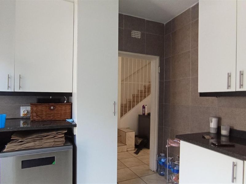3-Bedroom Apartment for Sale in Ferndale, Randburg R1,055,000 - Photo 8
