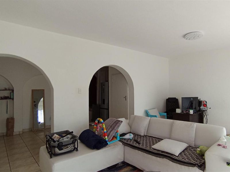 3-Bedroom Apartment for Sale in Ferndale, Randburg R1,055,000 - Photo 3