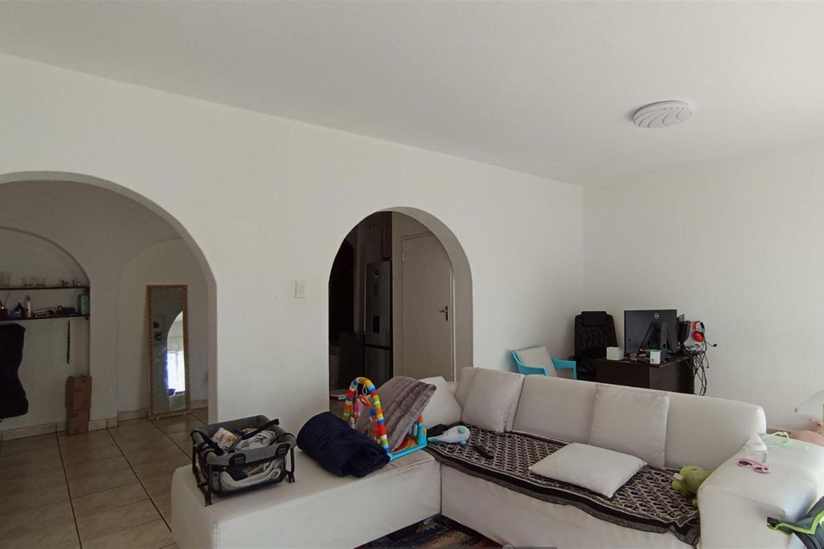 3-Bedroom Apartment for Sale in Ferndale, Randburg R1,055,000 - Photo 3