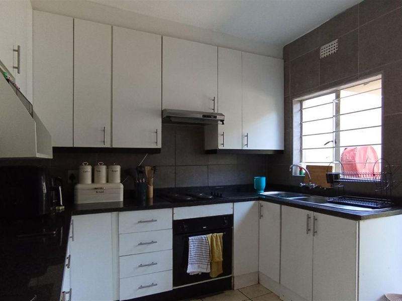 3-Bedroom Apartment for Sale in Ferndale, Randburg R1,055,000 - Photo 7