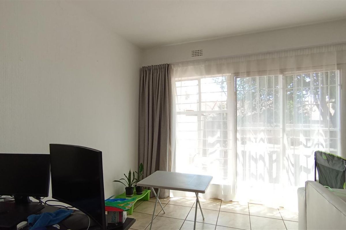 3-Bedroom Apartment for Sale in Ferndale, Randburg R1,055,000 - Photo 5