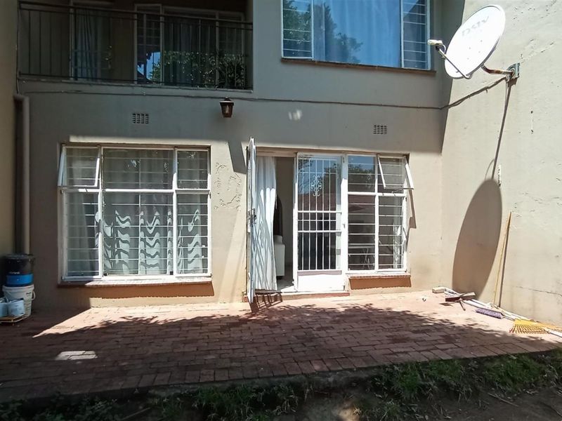3-Bedroom Apartment for Sale in Ferndale, Randburg R1,055,000 - Photo 2