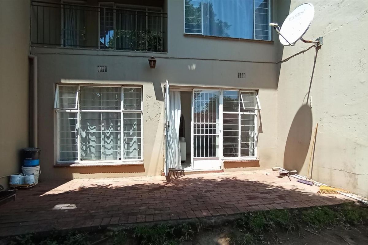 3-Bedroom Apartment for Sale in Ferndale, Randburg R1,055,000 - Photo 2