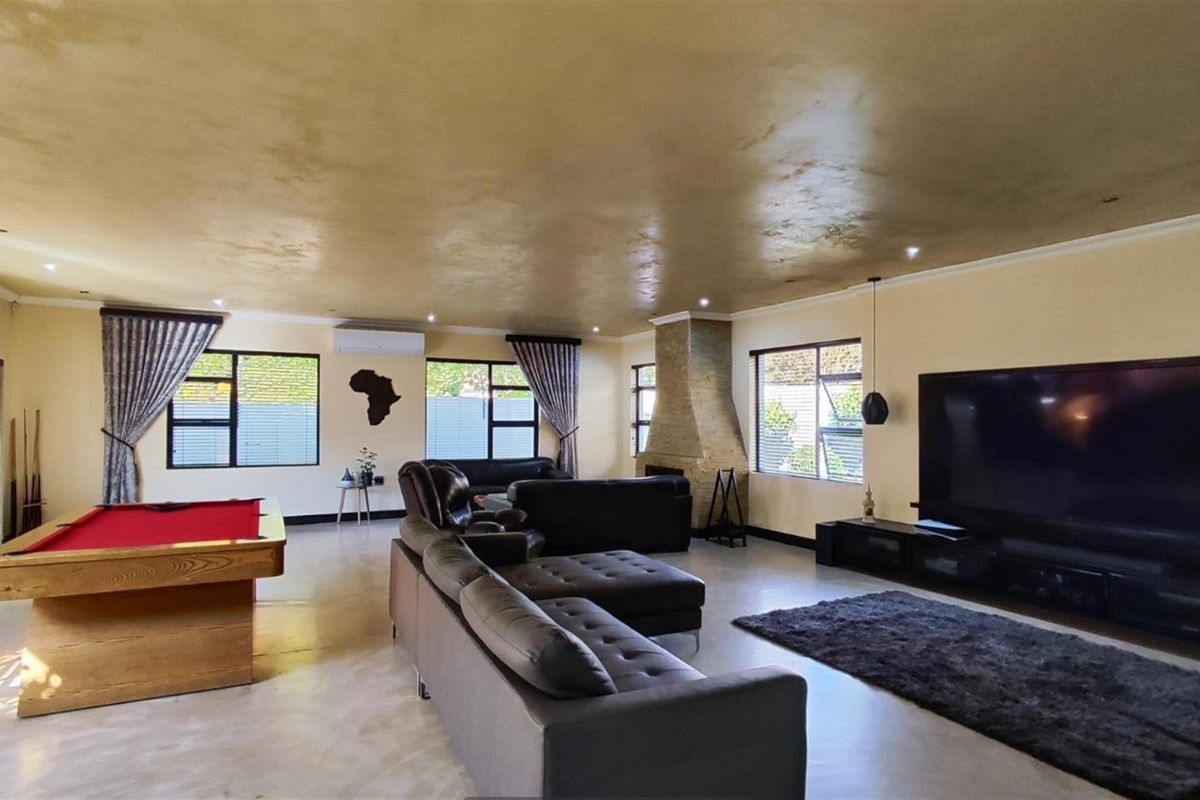 Spacious Apartment for Sale on Clarke Street, Rynfield - R3,490,000 - Photo 2