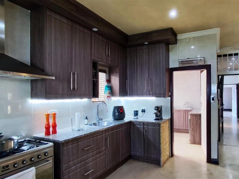 Spacious Apartment for Sale on Clarke Street, Rynfield - R3,490,000 - Photo 6