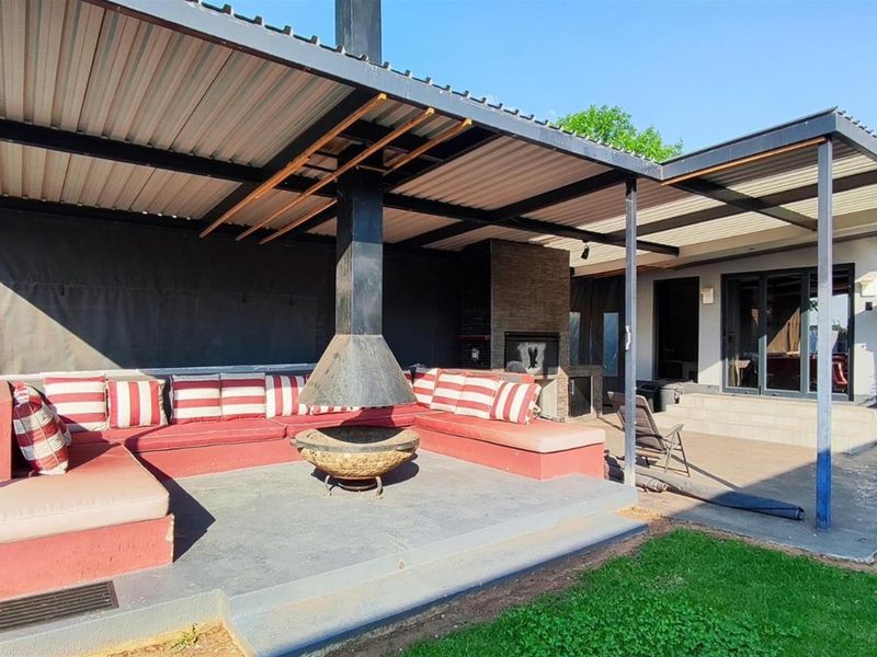 Spacious Apartment for Sale on Clarke Street, Rynfield - R3,490,000 - Photo 4