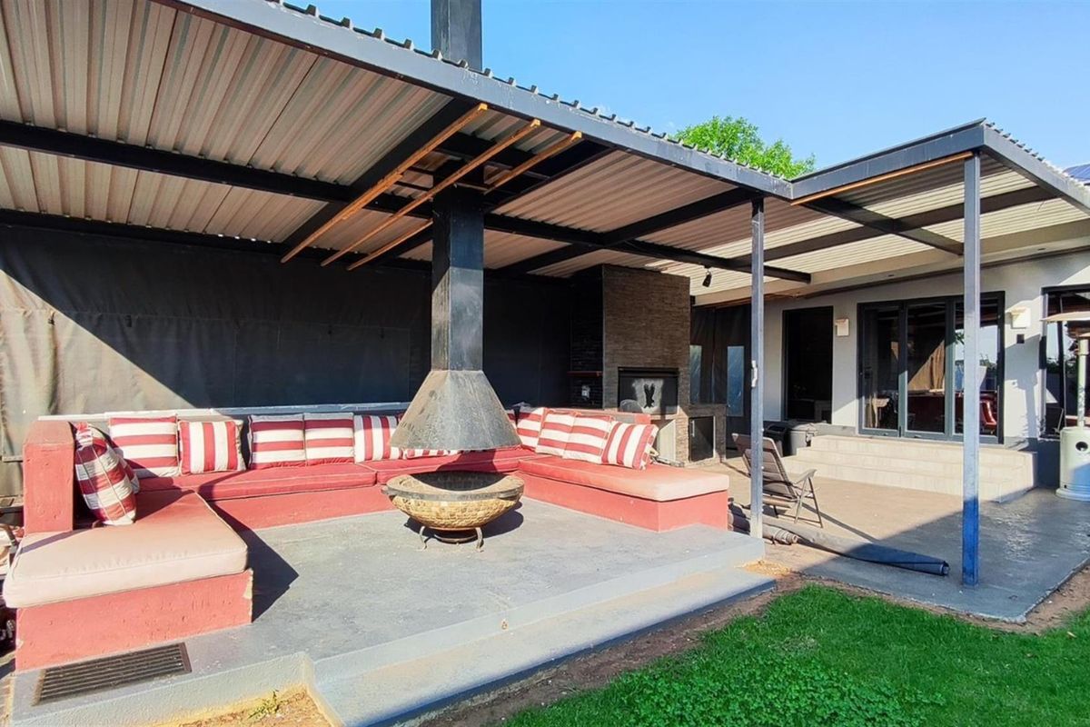 Spacious Apartment for Sale on Clarke Street, Rynfield - R3,490,000 - Photo 4