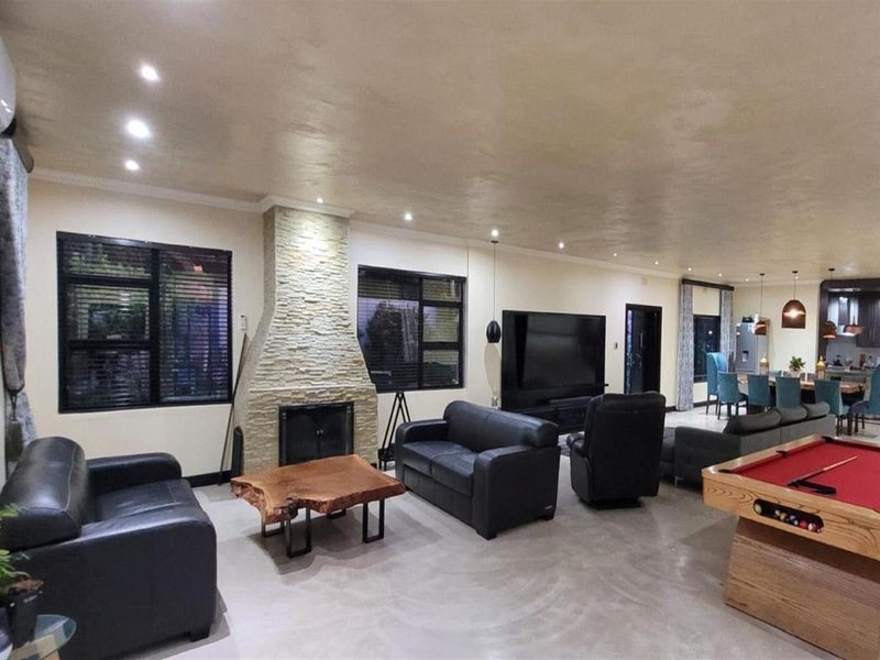 Spacious Apartment for Sale on Clarke Street, Rynfield - R3,490,000 - Photo 1