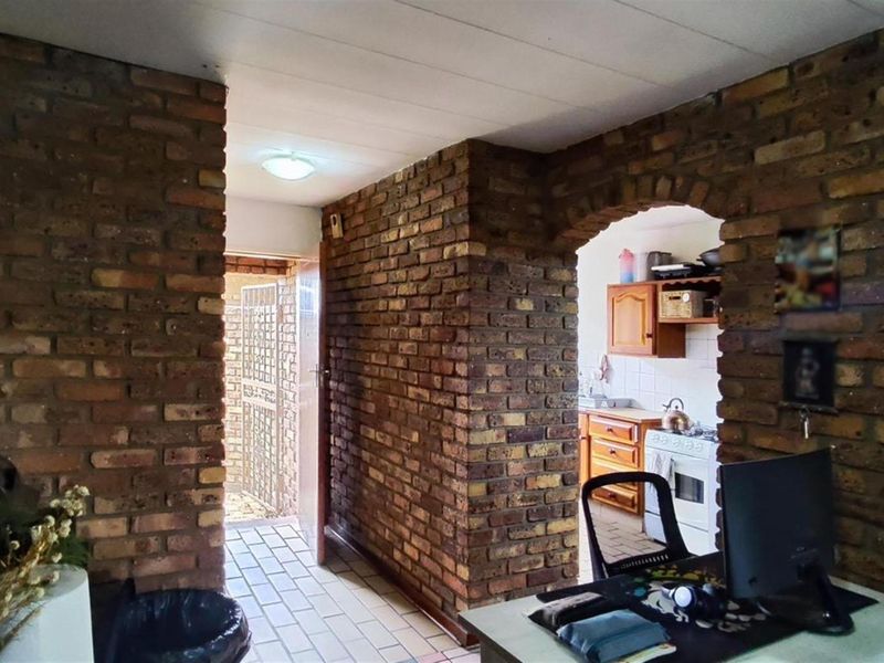 2 Bed Duplex in Boksburg for R750 000 - Photo 9