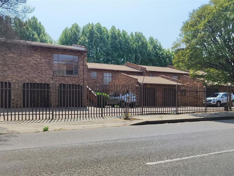 2 Bed Duplex in Boksburg for R750 000 - Photo 3