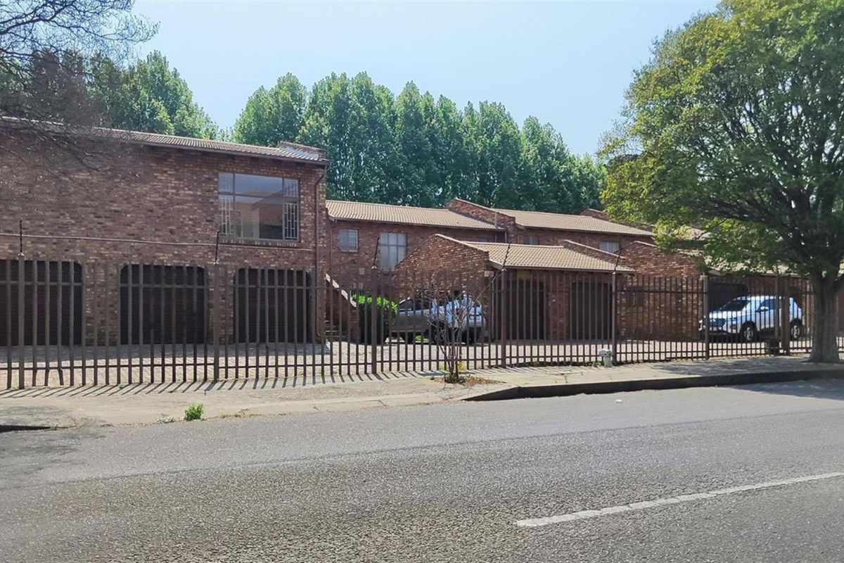 2 Bed Duplex in Boksburg for R750 000 - Photo 3