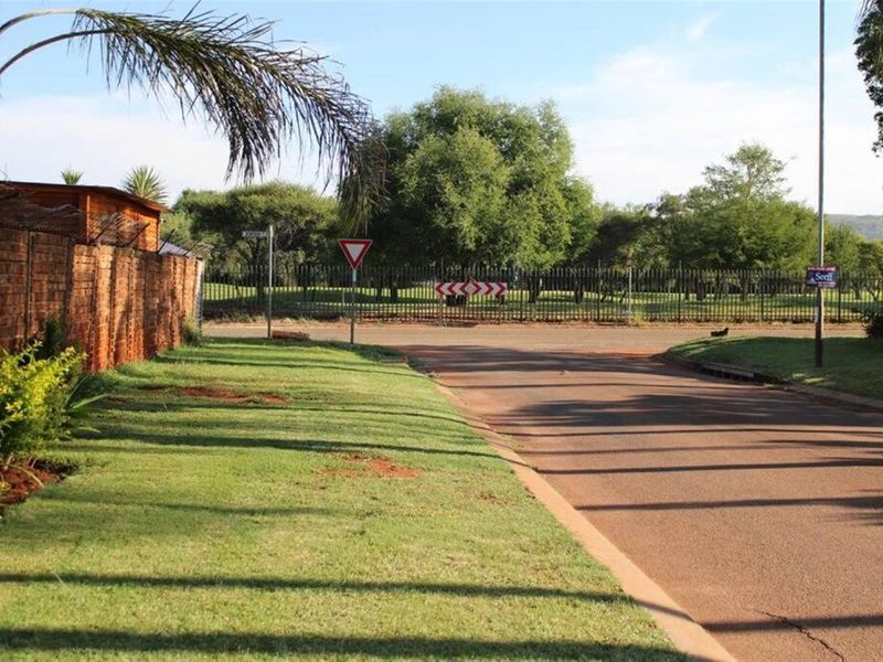 2 House For Sale in Hesteapark Ext 4, Akasia - Photo 4