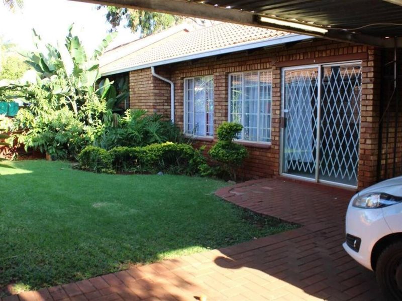 2 House For Sale in Hesteapark Ext 4, Akasia - Photo 2