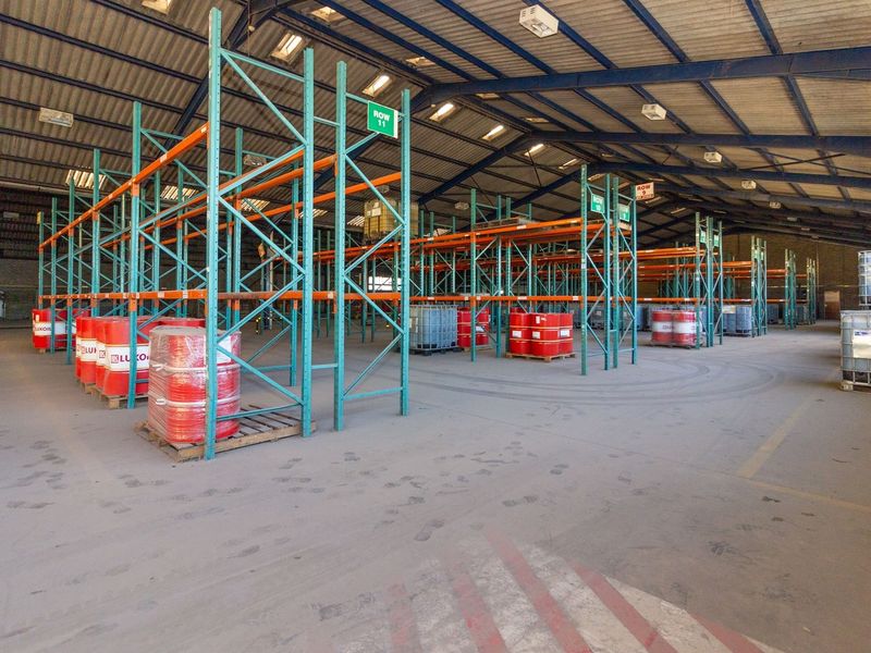 Industrial Facility with Yard to Rent in Markman - Photo 8