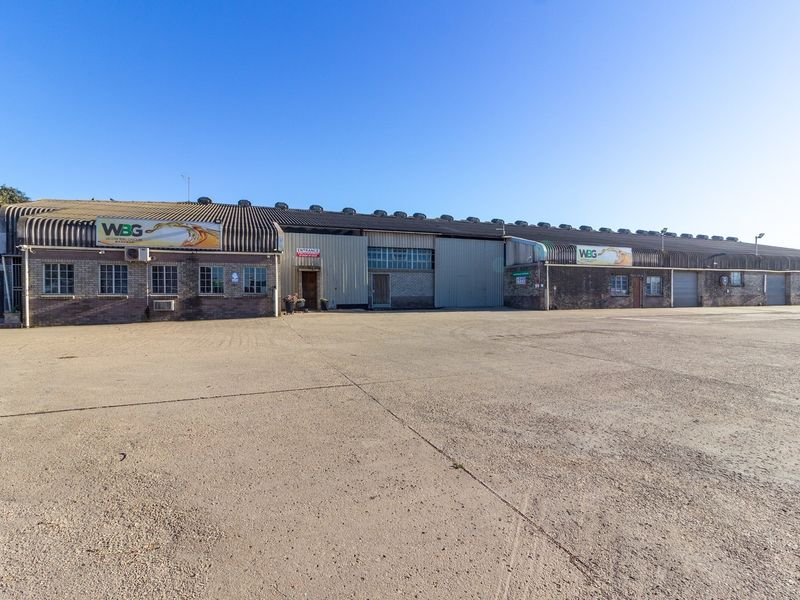 Industrial Facility with Yard to Rent in Markman - Photo 2