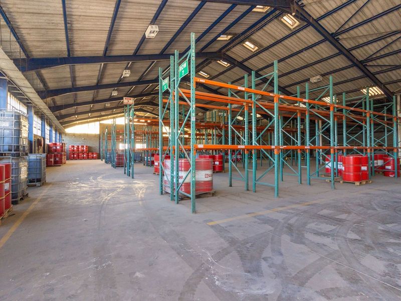 Industrial Facility with Yard to Rent in Markman - Photo 7