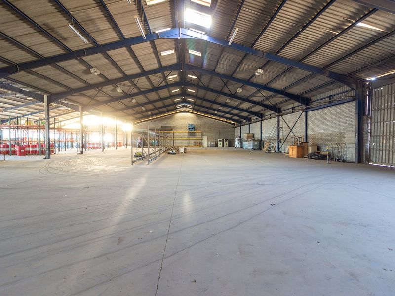 Industrial Facility with Yard to Rent in Markman - Photo 6