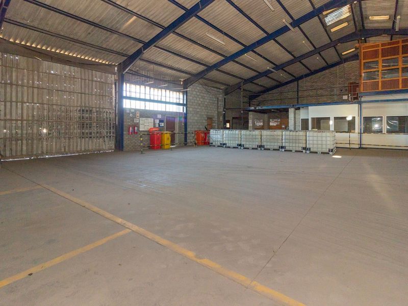 Industrial Facility with Yard to Rent in Markman - Photo 5