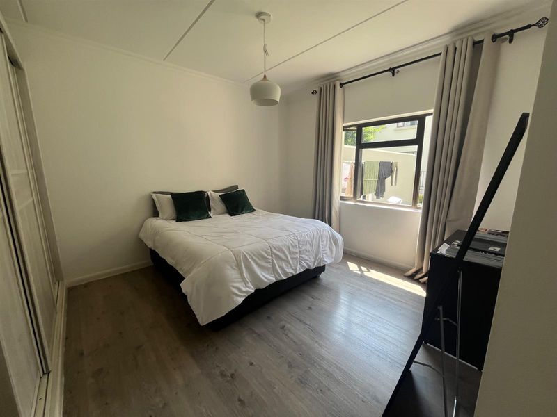 Beautiful 2-Bedroom Ground floor Garden Unit | Perfect Starter Home or Investment - Photo 6