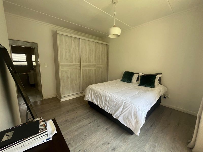 Beautiful 2-Bedroom Ground floor Garden Unit | Perfect Starter Home or Investment - Photo 5