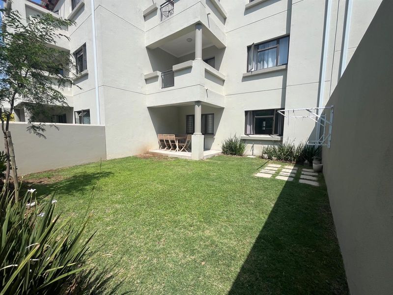 Beautiful 2-Bedroom Ground floor Garden Unit | Perfect Starter Home or Investment - Photo 2