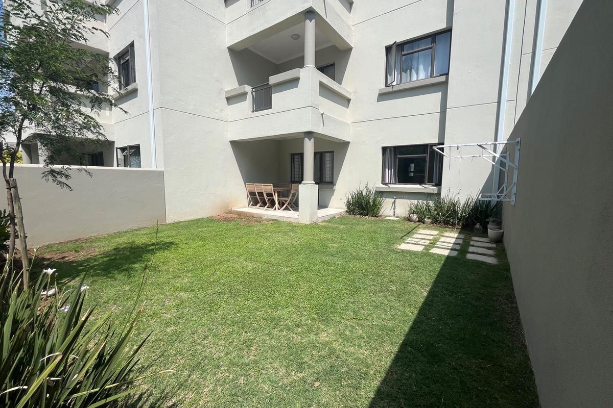 Beautiful 2-Bedroom Ground floor Garden Unit | Perfect Starter Home or Investment - Photo 2