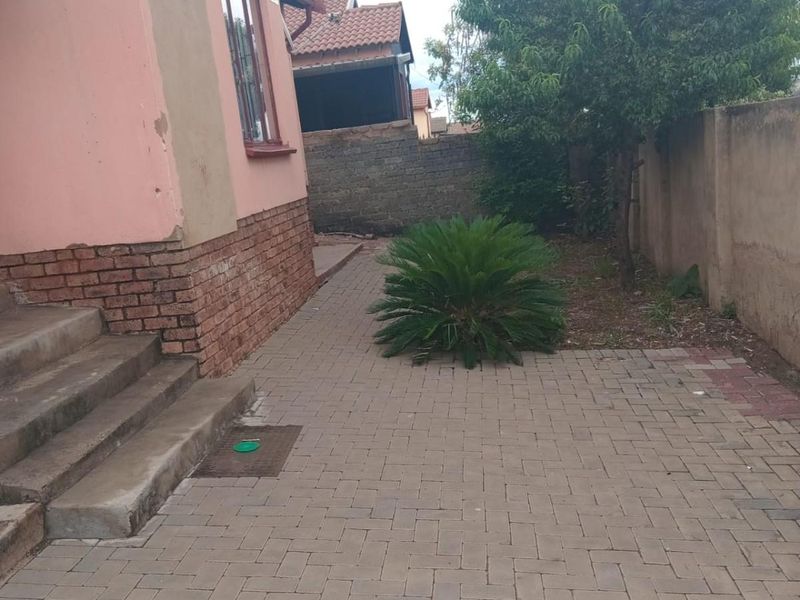 3 Bedroom House For Sale in Mahube Valley, Pretoria - Photo 3
