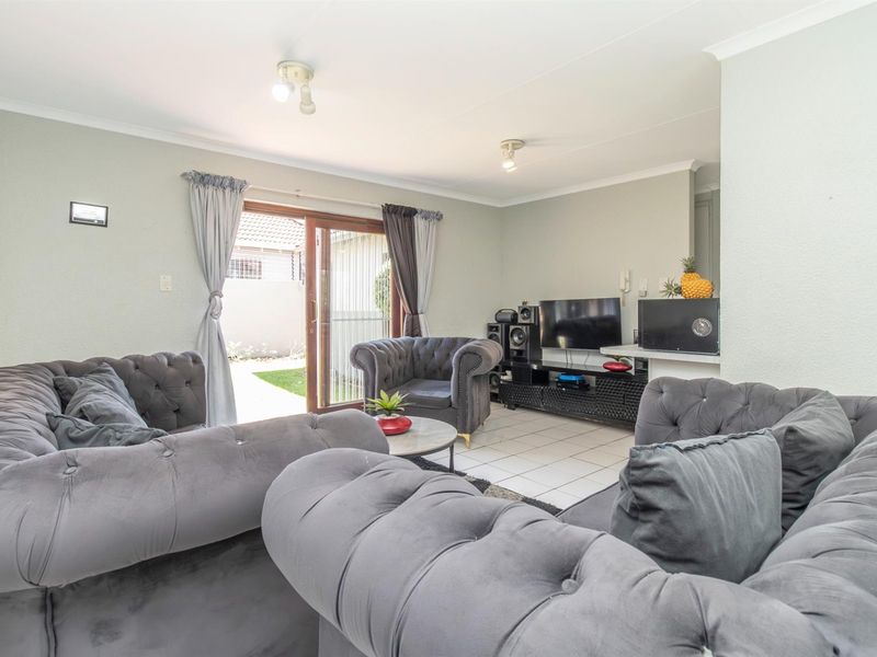 Charming 3 Bedroom Cluster in Sought After Bromhof Complex - Photo 10