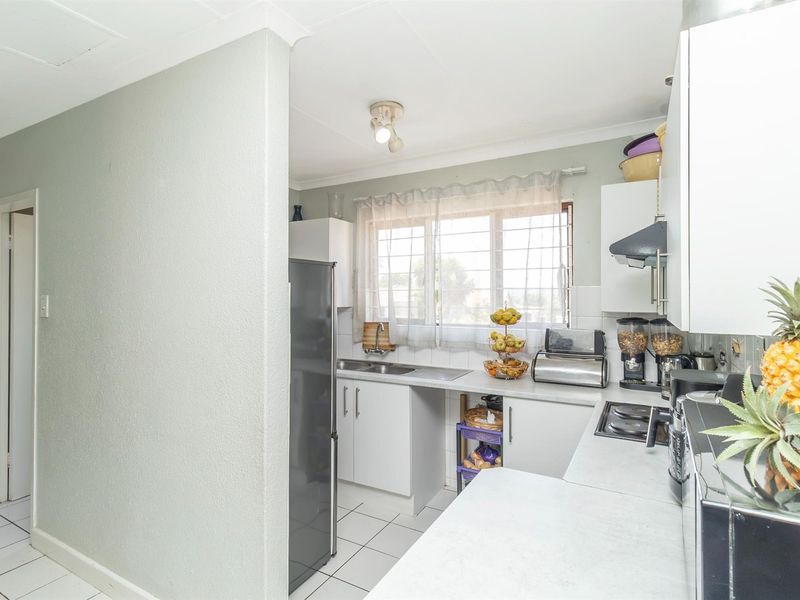 Charming 3 Bedroom Cluster in Sought After Bromhof Complex - Photo 8