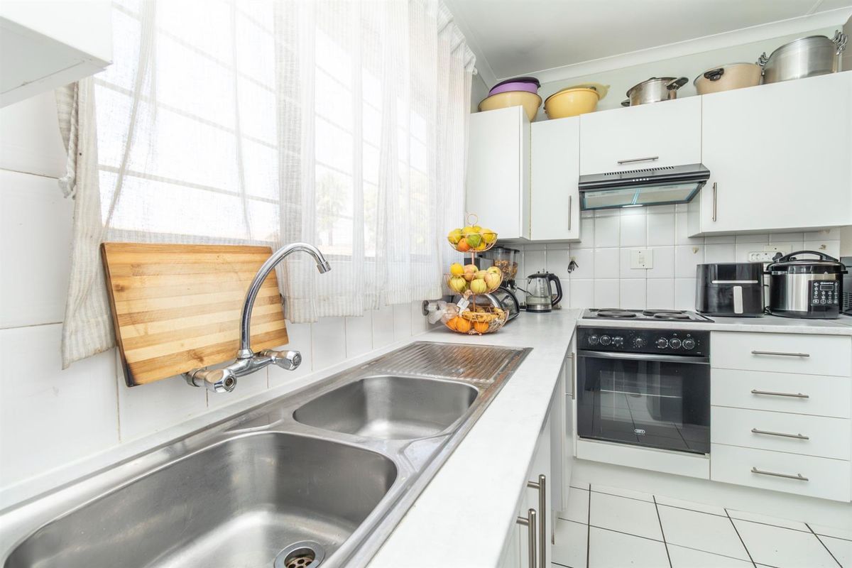 Charming 3 Bedroom Cluster in Sought After Bromhof Complex - Photo 5