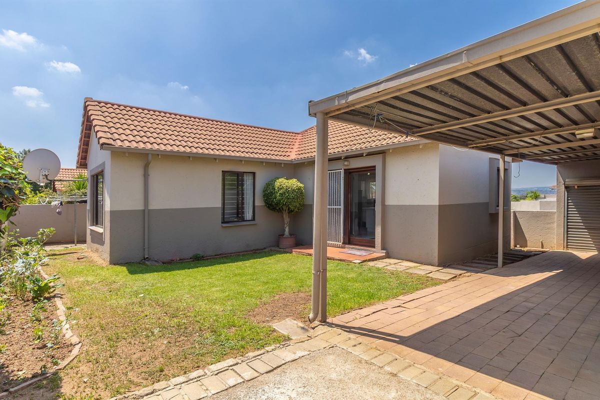 Charming 3 Bedroom Cluster in Sought After Bromhof Complex - Photo 2