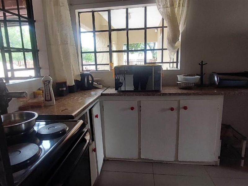 Spacious 4‐Bedroom Family Home with Open‐Plan Living - Photo 3