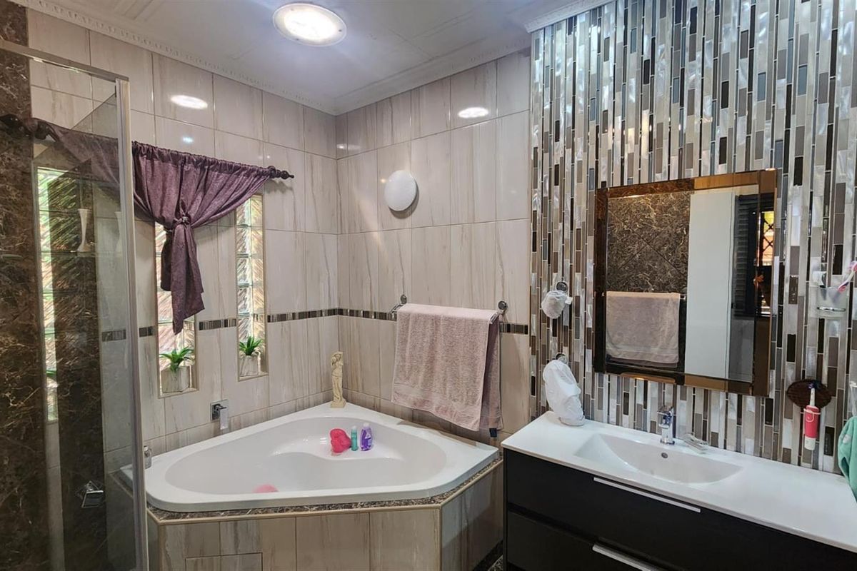 Modern Gem with Private Dam Access | Dalpark Extension 1 - Photo 5