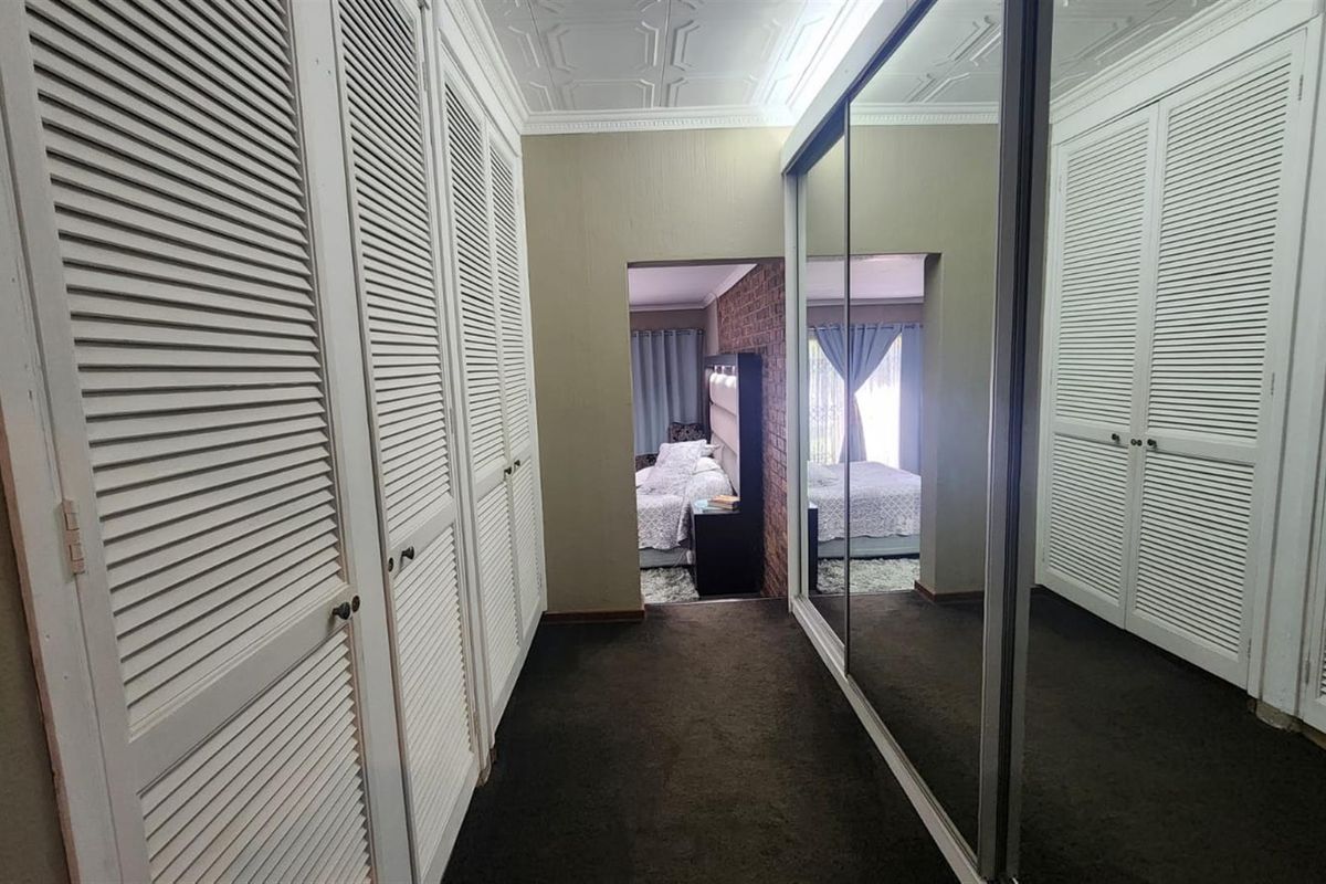 Modern Gem with Private Dam Access | Dalpark Extension 1 - Photo 4