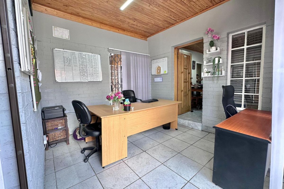 Townhouse For Sale in Huttenheights, Newcastle, KwaZulu Natal - Photo 2