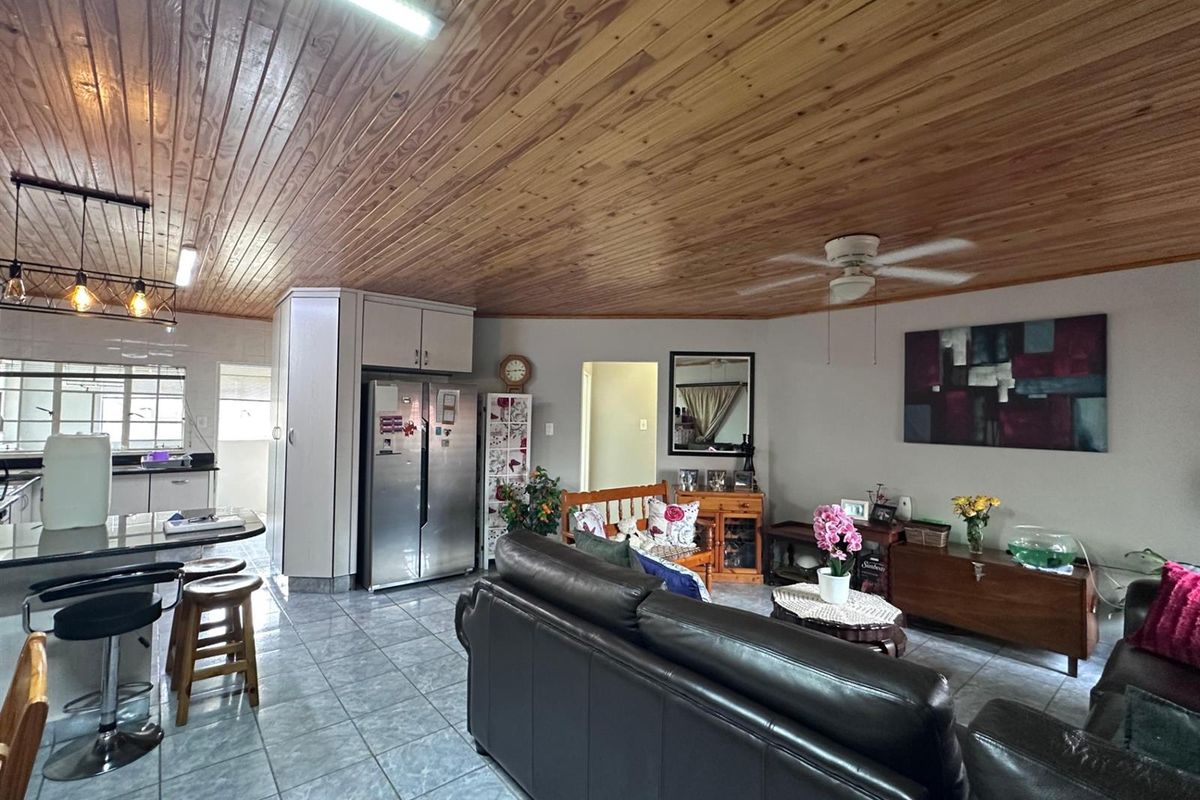 Townhouse For Sale in Huttenheights, Newcastle, KwaZulu Natal - Photo 4