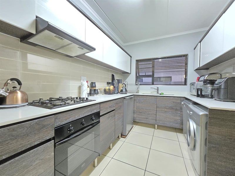 Pet Friendly Ground Floor Apartment For Sale in Malakite, Greenstone Hill - Photo 8
