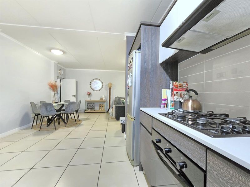 Pet Friendly Ground Floor Apartment For Sale in Malakite, Greenstone Hill - Photo 6