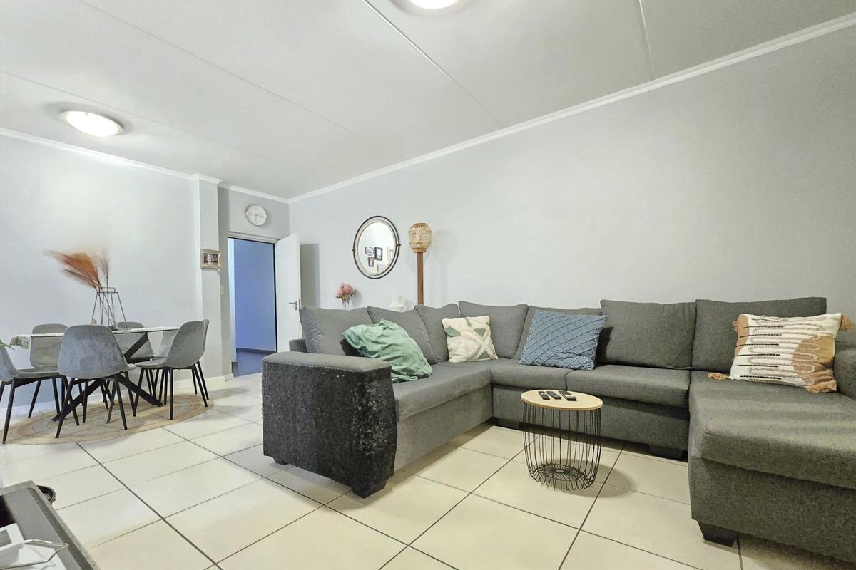 Pet Friendly Ground Floor Apartment For Sale in Malakite, Greenstone Hill - Photo 3