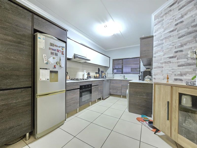 Pet Friendly Ground Floor Apartment For Sale in Malakite, Greenstone Hill - Photo 7