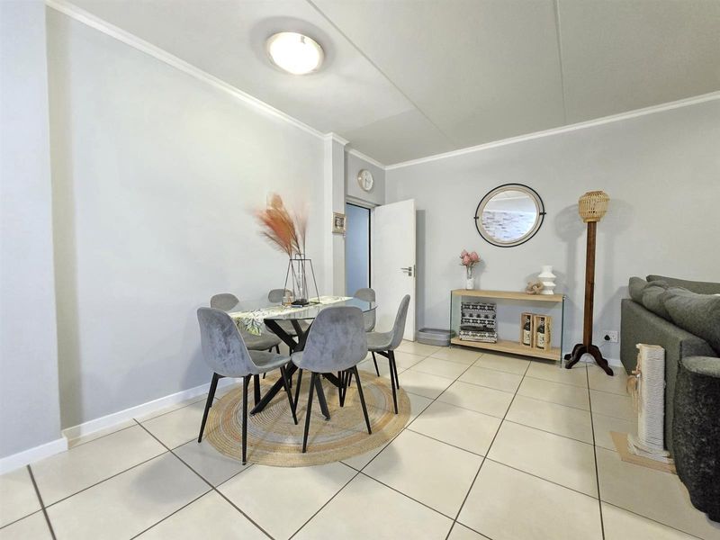 Pet Friendly Ground Floor Apartment For Sale in Malakite, Greenstone Hill - Photo 5