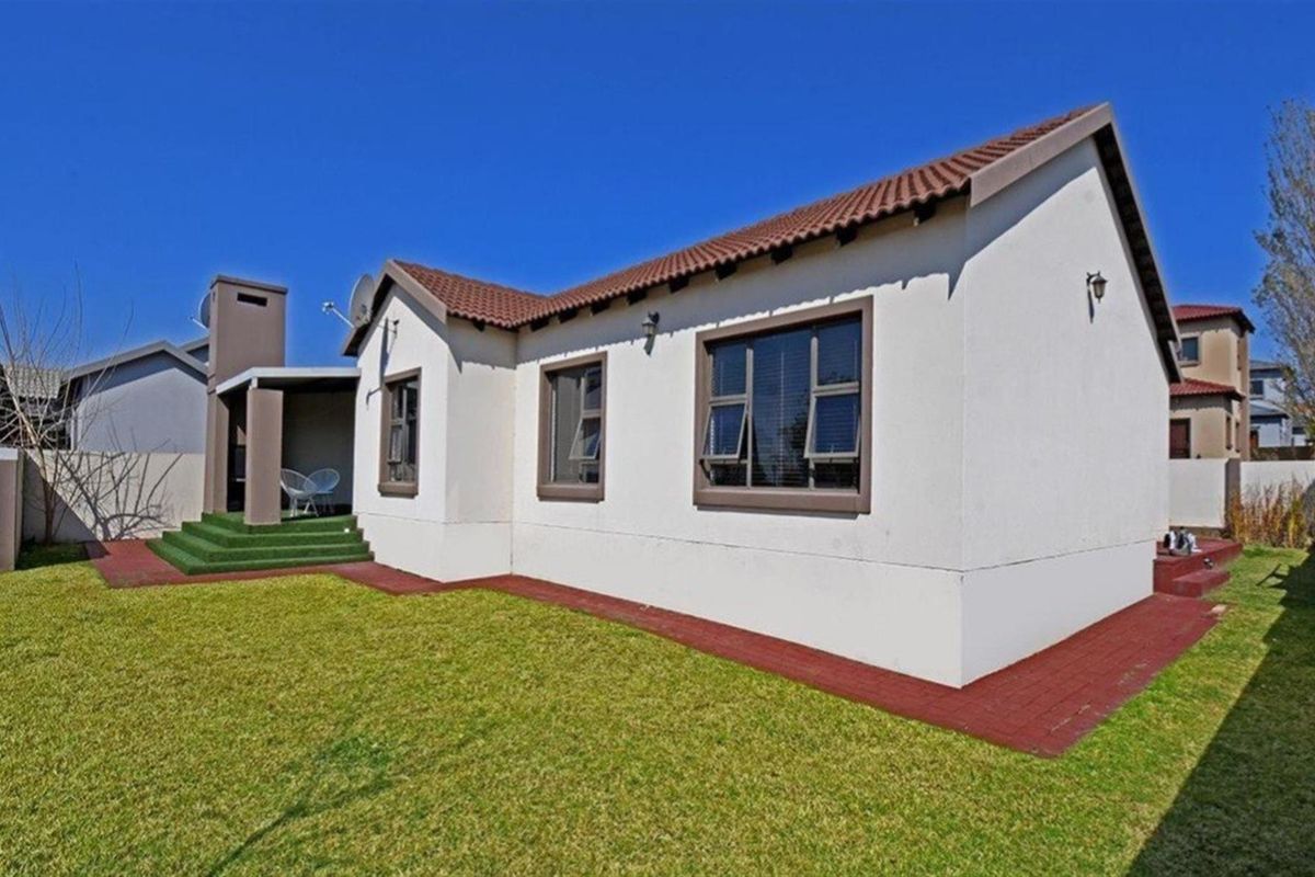 Heavenly 3-Bedroom Home in the Heart of Thatchfield! - Photo 4