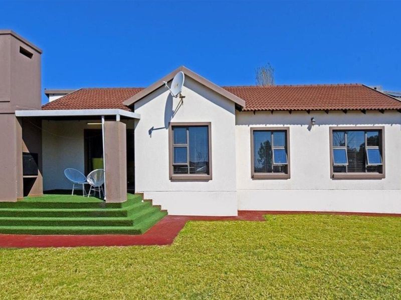 Heavenly 3-Bedroom Home in the Heart of Thatchfield! - Photo 5