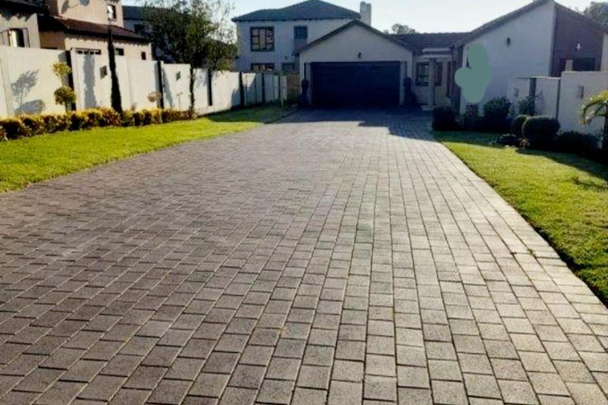 Heavenly 3-Bedroom Home in the Heart of Thatchfield! - Photo 3