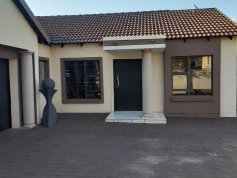 Heavenly 3-Bedroom Home in the Heart of Thatchfield! - Photo 2